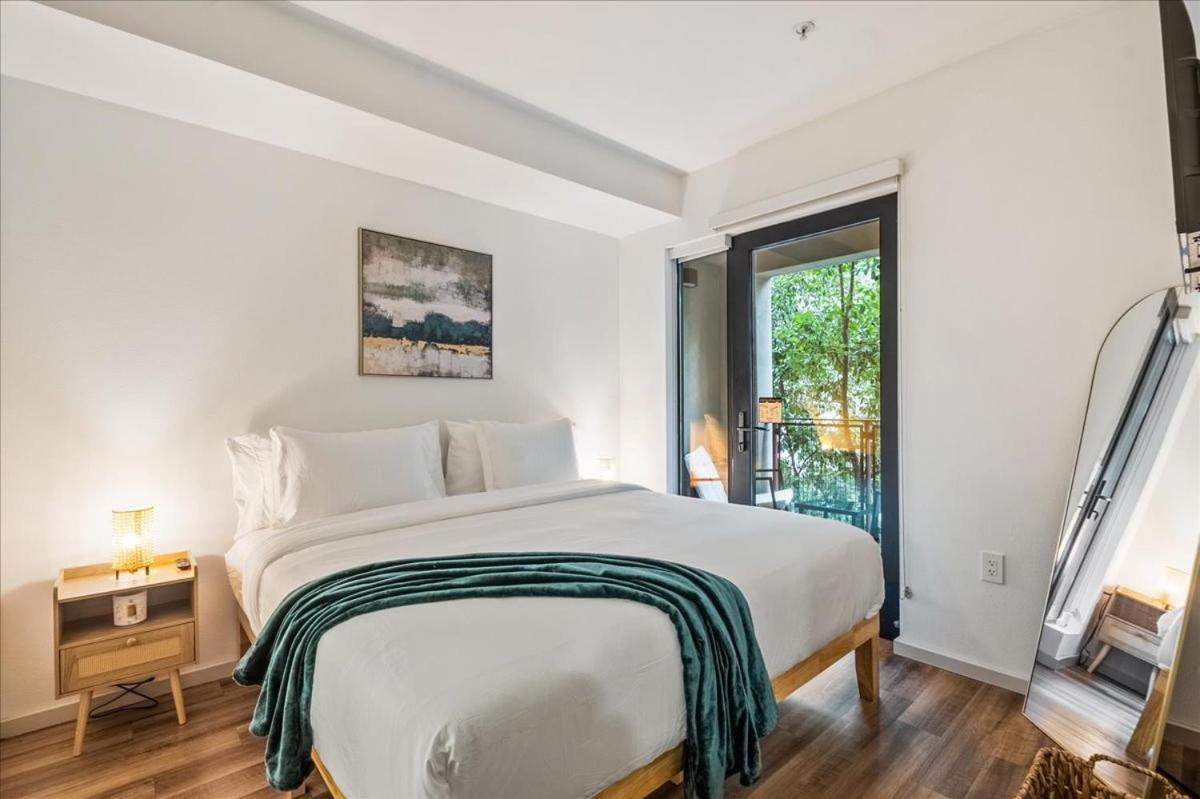 Cozy 1br In Hollywood W Pool, Gym And Parking Apartment Los Angeles